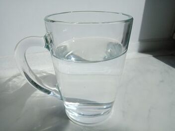 Alkotox druppels in een glas water, ervaring met het gebruik van het product