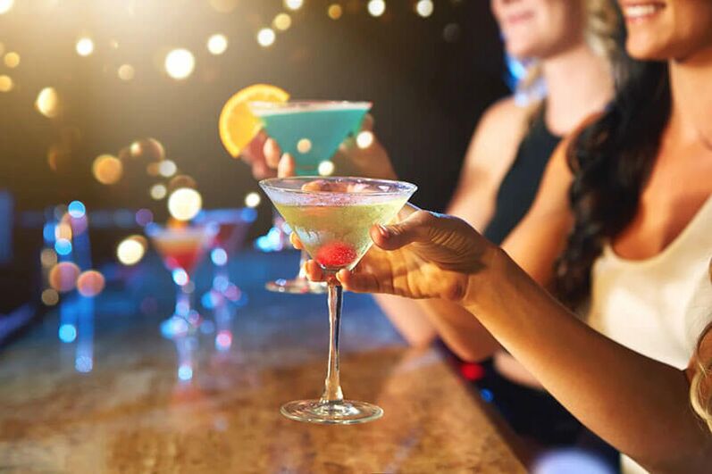 Sommige alcoholische dranken zijn geschikt voor een feestje, maar niet voor intieme bijeenkomsten. 