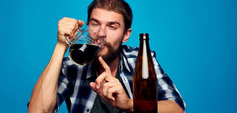 een man drinkt alcohol hoe te stoppen foto 2